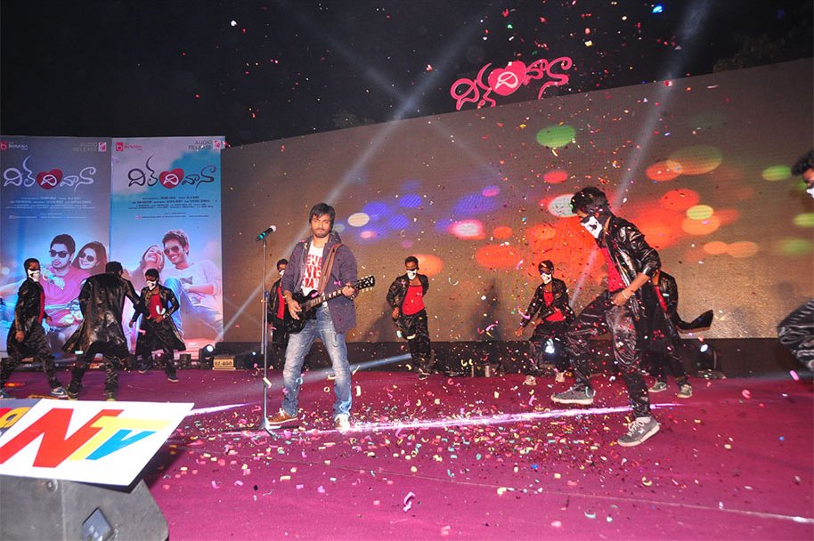 Dil-Deewana-Audio-Launch-by-Kapil-Dev
